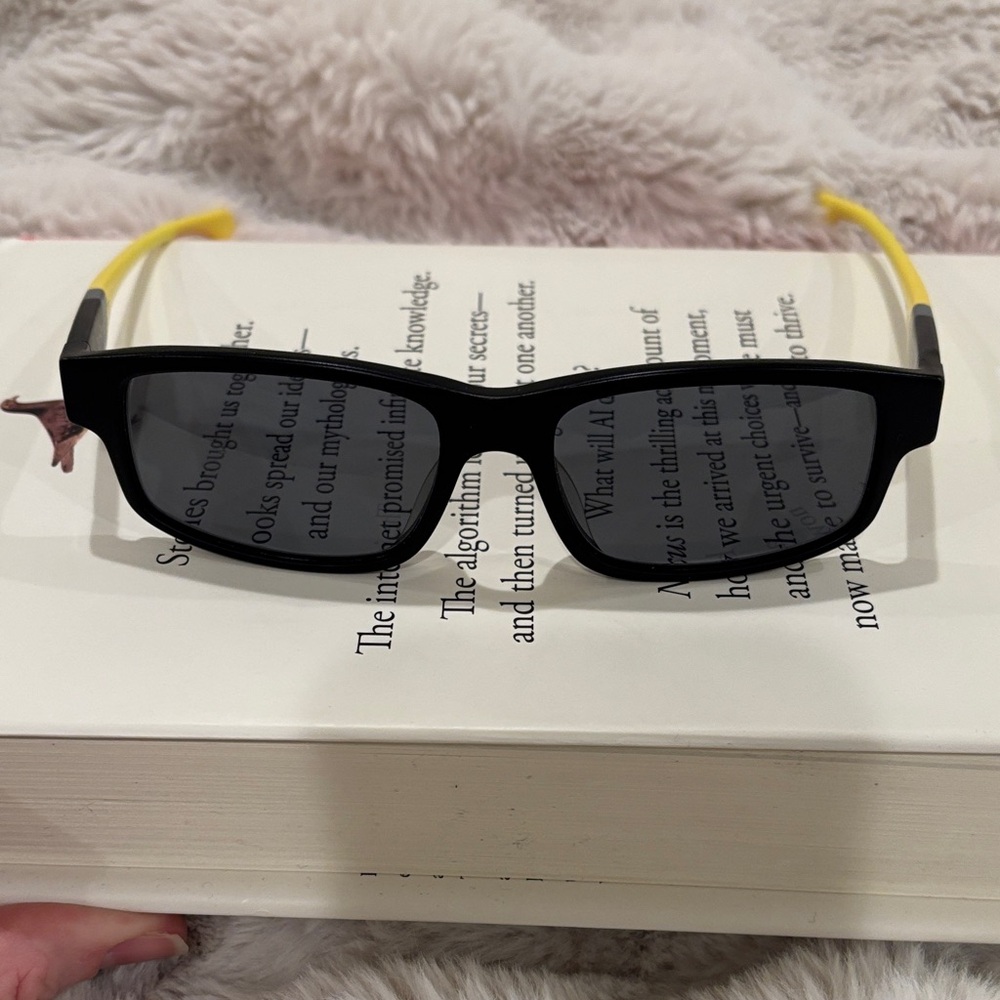 Men’s Oakley Black and Yellow Sunglasses